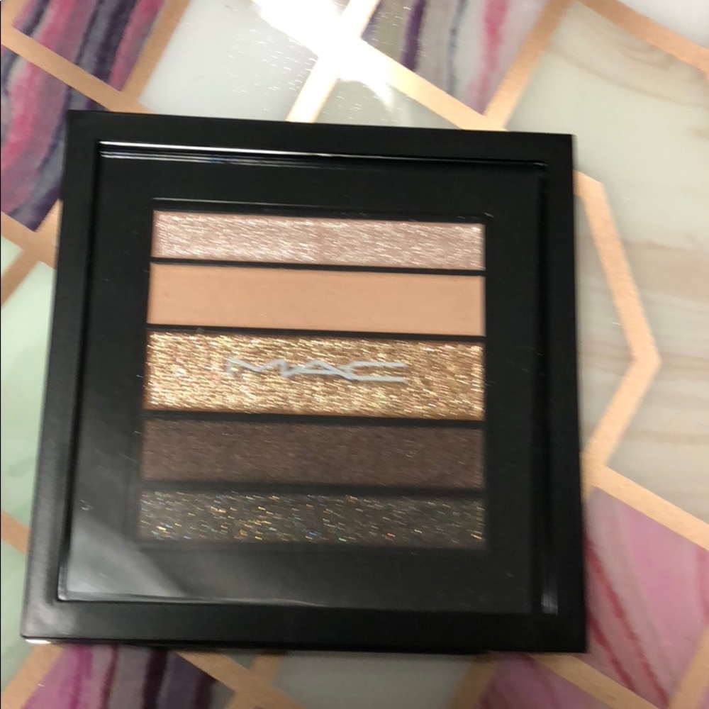 MAC Veluxe Pearlfusion shadow